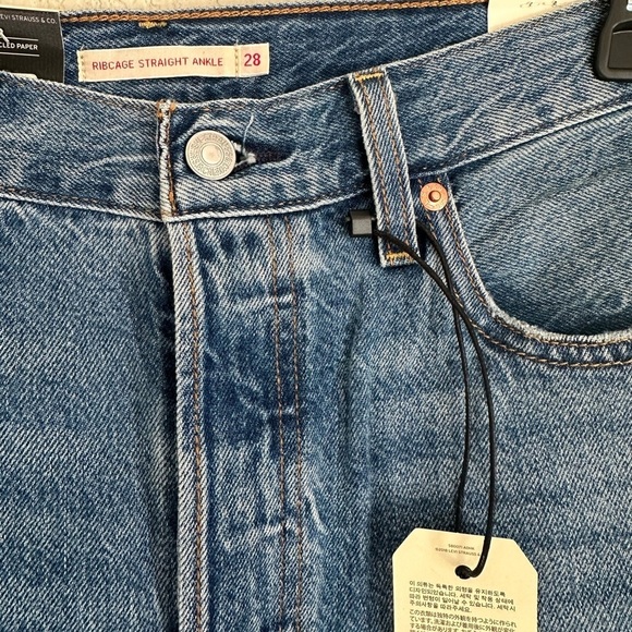 LEVI'S RIBCAGE STRAIGHT ANKLE JEANS 28 x 29 - Picture 3 of 7